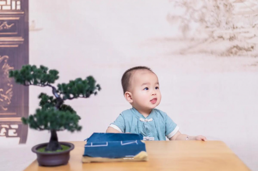 燕郊怀孕肚子中间凹两边凸